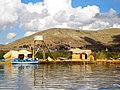 Floating island made of totora/Isla flotante hecha de totora