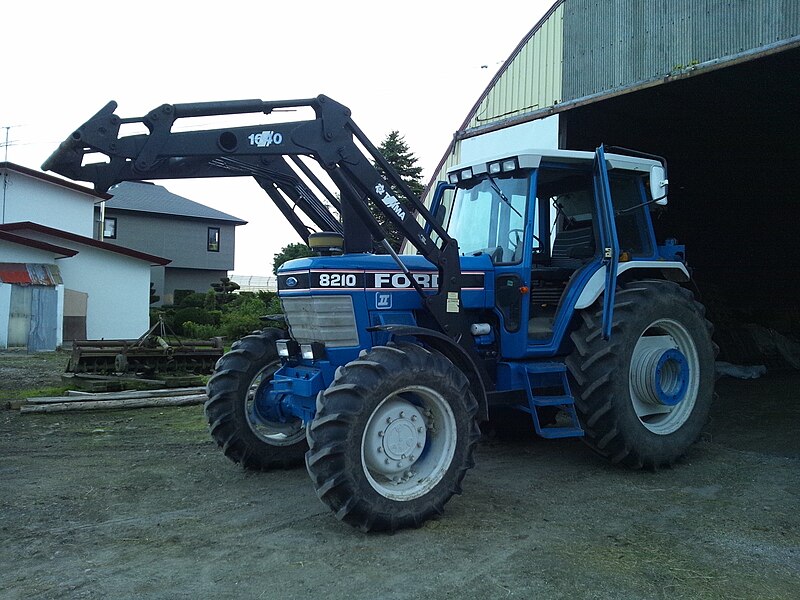 File:Ford tractor model 8210.jpg