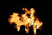 Feuer am Strand zur Guy Fawkes Night