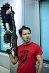 Cliff Bleszinski, un des directeurs artistiques et level-designers du jeu.