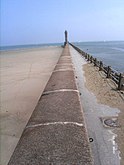 2008 - Le phare tout au bout de la jetée qui en permet l'accès à pieds.