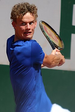 Luca Van Assche v kvalifikaci French Open 2022