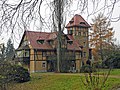 Osangs Eck: Villa mit aufwend. Torbogen, Gartenhaus, Hintergebäude und Einfriedungsmauer (mglw. ehem. Weingut)