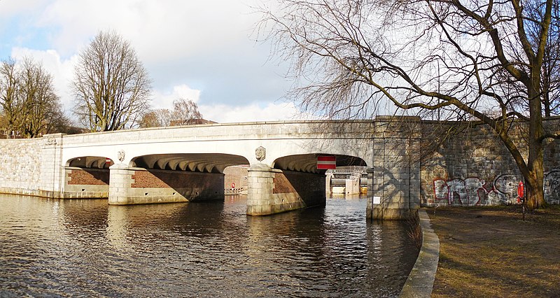 File:Hasenbergbrücke - panoramio.jpg