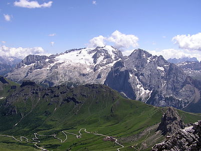 Gran Vernel mit Punta Penia und Rocca hinter dem Padonkamm. → Gran Vernel photo with annotations.