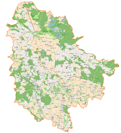 Mapa konturowa powiatu trzebnickiego, blisko centrum na dole znajduje się punkt z opisem „Kalwaria Trzebnicka”