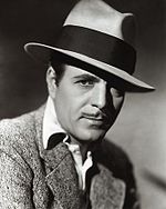 Warner Baxter dalam foto promo hitam-putih