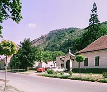 19860831300NR Visegrád (Ungarn) Blick zur Zitadelle.jpg