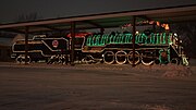 52. KW Die Great Northern P-2 Mountain #2523, gebaut von den Baldwin Locomotive Works, mit Weihachtsdekoration im Kandiyohi County Museum in Willmar, Minnesota (Dezember 2019). Schöne Feiertage!