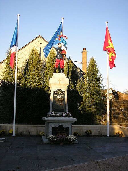 File:Monument morts Briouze 61220 France.jpg