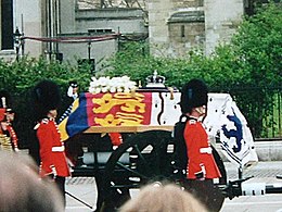 Uitvaart, aankomst bij de Westminster Abbey