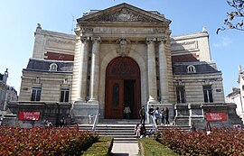 Bibliothèque de Sciences Po, sur la place de l'institut.