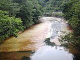 北湯沢温泉付近を流れる長流川（通称白絹の床）（2011年8月）