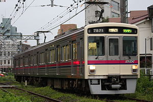 競馬場線を走るワンマン列車