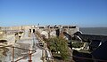 Vue intérieure de la cour et du chemin de ronde.