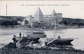 Goémoniers et le château de Toul à Bandoc vers 1930.