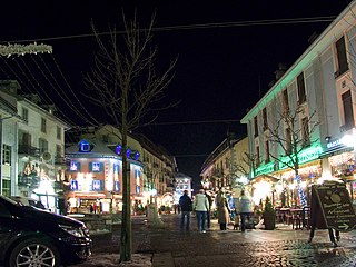 Centre ville de Chamonix en soirée (suite).