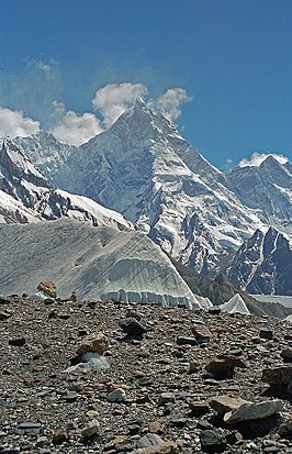 Noordkant van de Masherbrum, vanaf de Baltorogletsjer