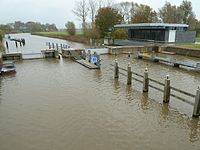 Gemaal Schaphalsterzijl gezien vanaf het oude sluizencomplex