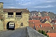 Unteres Schlosstor und Blick auf die Altstadt