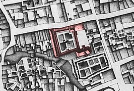 De kloostergebouwen rood gemarkeerd tussen Witmakersstraat en de Jeker op een Franse plattegrond uit 1749. Rechtsonder de kapel