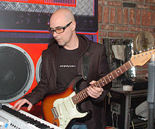 Warren Cuccurullo performing in 2009