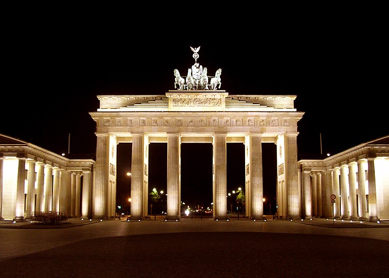 File:BrandenburgGate FrontatNight June 2004.jpg