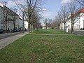 Loeperplatz mit Blick zur Dorfkirche, der Alten Pfarrkirche