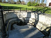 La fontaine Sainte-Anne dans le parc de Laeken.