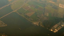 Moerdijk, gezien naar het zuidoosten in september 2017.