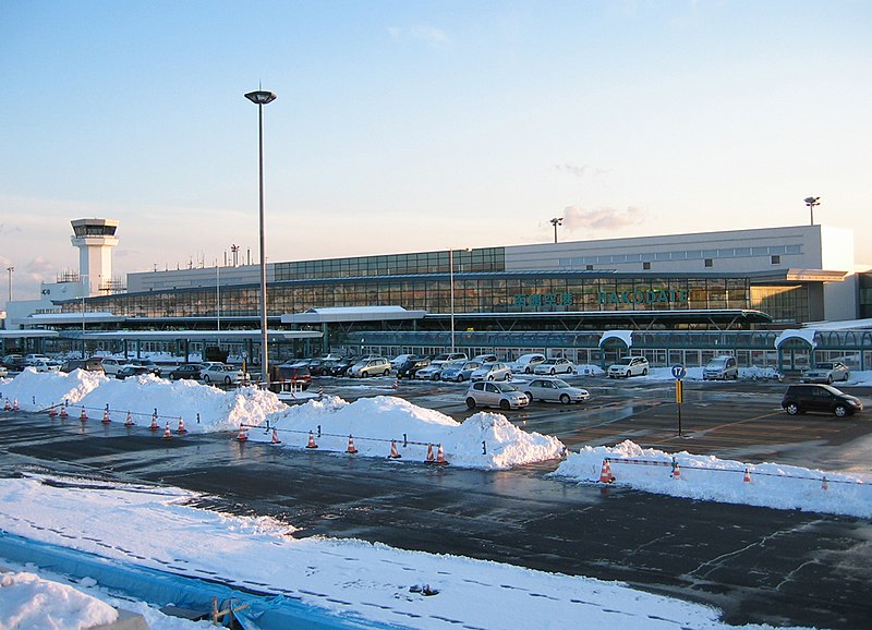 File:Hakodate-Airport-01.jpg