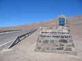 Stèle montrant l'arrivée sur le site de l'observatoire Paranal