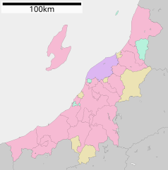 Mapa konturowa prefektury Niigata, blisko centrum na dole znajduje się punkt z opisem „Ojiya”