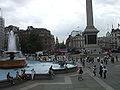 Piaţa Trafalgar, inclusiv Columna lui Nelson, vedere spre sud, înspre Palatul Westminster.