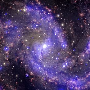 Galaxie NGC 6946 na složeném snímku z Rentgenové observatoře Chandra a observatoře Gemini. Autor: NASA.