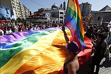 Activistas, simpatizantes e integrantes de la comunidad LGTB celebraron la decisión frente a la Corte Suprema.