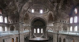 Intérieur de l'église Sainte-Irène.