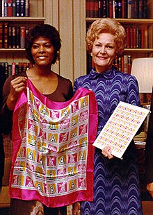 Warwick with First Lady Pat Nixon in 1971