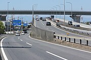 南部IIと西南部の境となる国道23号（名四国道）の交差部（梅之郷交差点）。一般部は国道23号の下を跨ぐ。