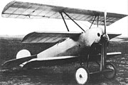 Fokker Dr.I exemplo de triplano com escalonamento ascendente.