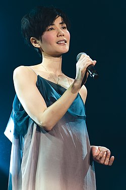 Faye Wong esiintymässä Kuala Lumpurissa Malesiassa vuonna 2011.