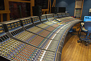 Console Focusrite 72 ingressi e 48 uscite con GML fader automation