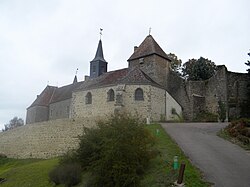 Château de Jours-en-Vaux’n kirkko