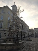 Lviv Belediye Binası ve Meydanı