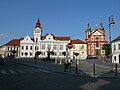 Plac Mariacki w Starej Boleslavi z gmachem ratusza i kościołem Wniebowzięcia NMP