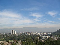 Burbank z východu od Universal Studios