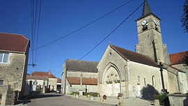 The church and surroundings in Courban