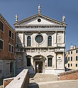 La façade de l'église San Sebastian