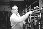 Karlheinz Stockhausen i Studio für Elektronische Musik 1994.