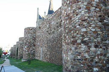 Vista exterior de la muralla